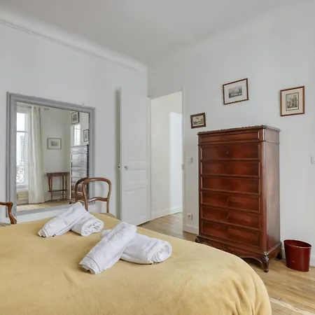 Classic & Charming Parisian Flat - Luxury 16th Parigi